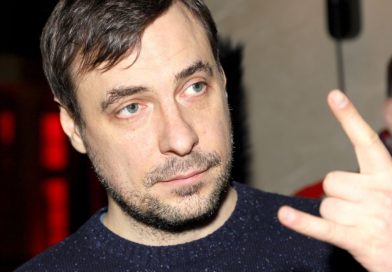 Актер Евгений Цыганов рассказал всё о своей карьере музыканта