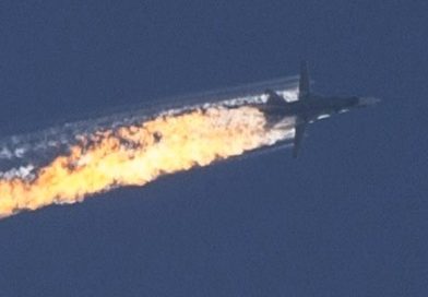 Baza-видео: в Крыму упал горящий самолет, летчик катапультировался