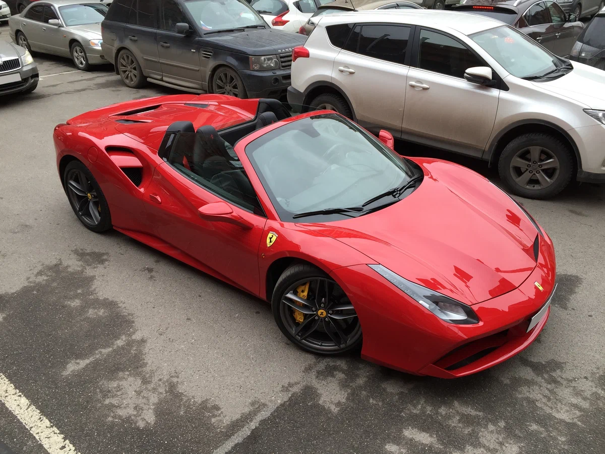 Ferrari 488 GTB красный