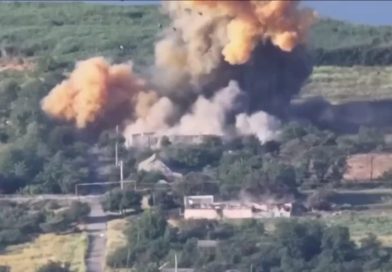 РВ-видео: авиация ВКС РФ разбомбила позиции ВСУ в украинском Нью-Йорке