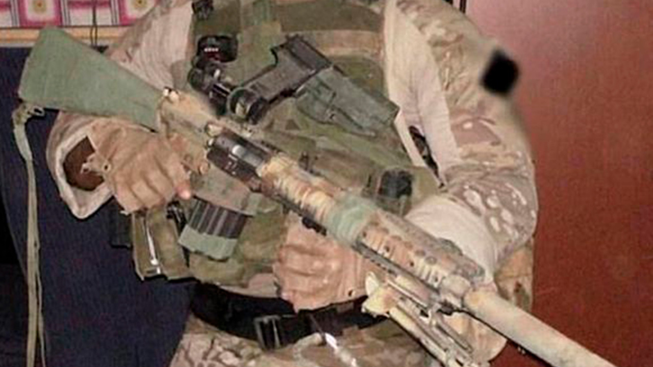 Почему один террорист без уха. Солдат САС Кристиан Крейгхед. SAS Sniper. Солдат САС 26 террористов.