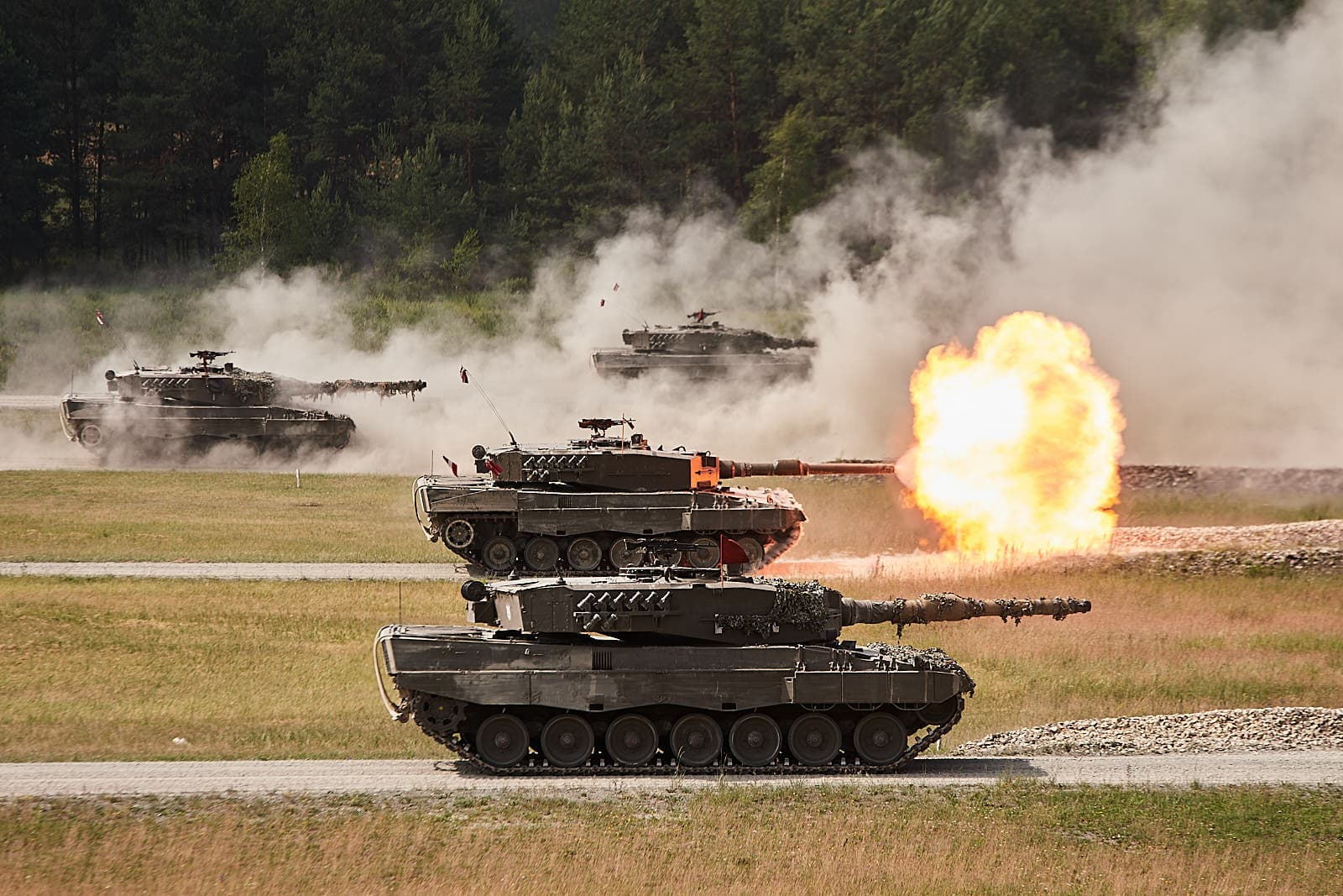 Видео tank. Абрамс ЗСУ. Strong Europe Tank Challenge 2018. Выстрел танка. Танк стреляет.