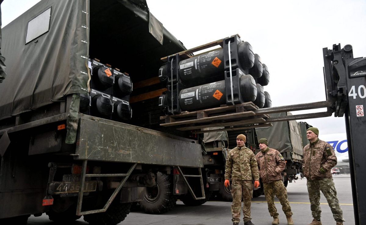 Новый пакет украине от сша. Поставки вооружения на Украину. Тяжелое вооружение. Поставки оружия на Украину. Военная техника НАТО.