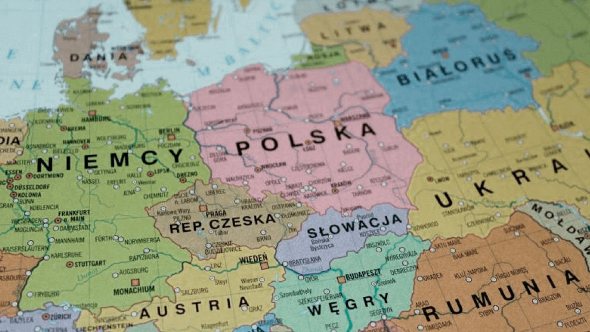Польша какая республика. С какими странами граничит Польша карта. Польша с кем граничит на карте. Польша на политической карте.