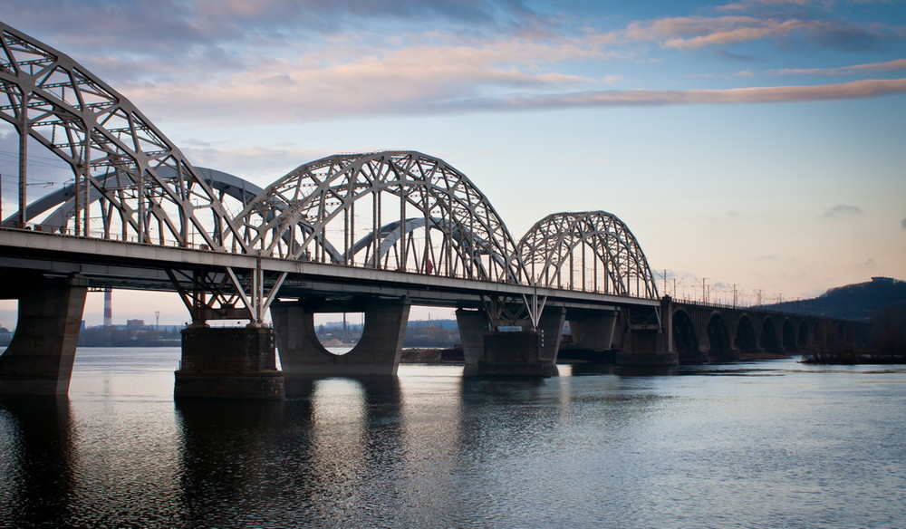 Мост кия. Мерефо-Херсонский Железнодорожный мост. Мост через Днепр в Киеве. Запорожье мост Днепр.