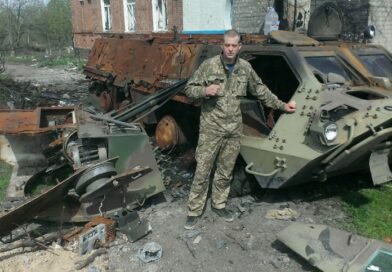Близкий взрыв российского снаряда уничтожил украинский БТР-4Е