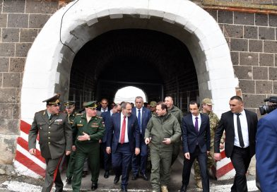 Политолог призвал готовиться к эвакуации базы ВС РФ из Армении