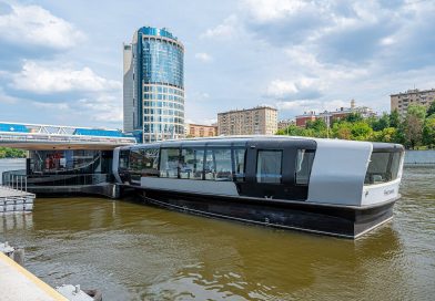 На западе столицы пассажир спрыгнул в Москву-реку с теплохода и доплыл до берега