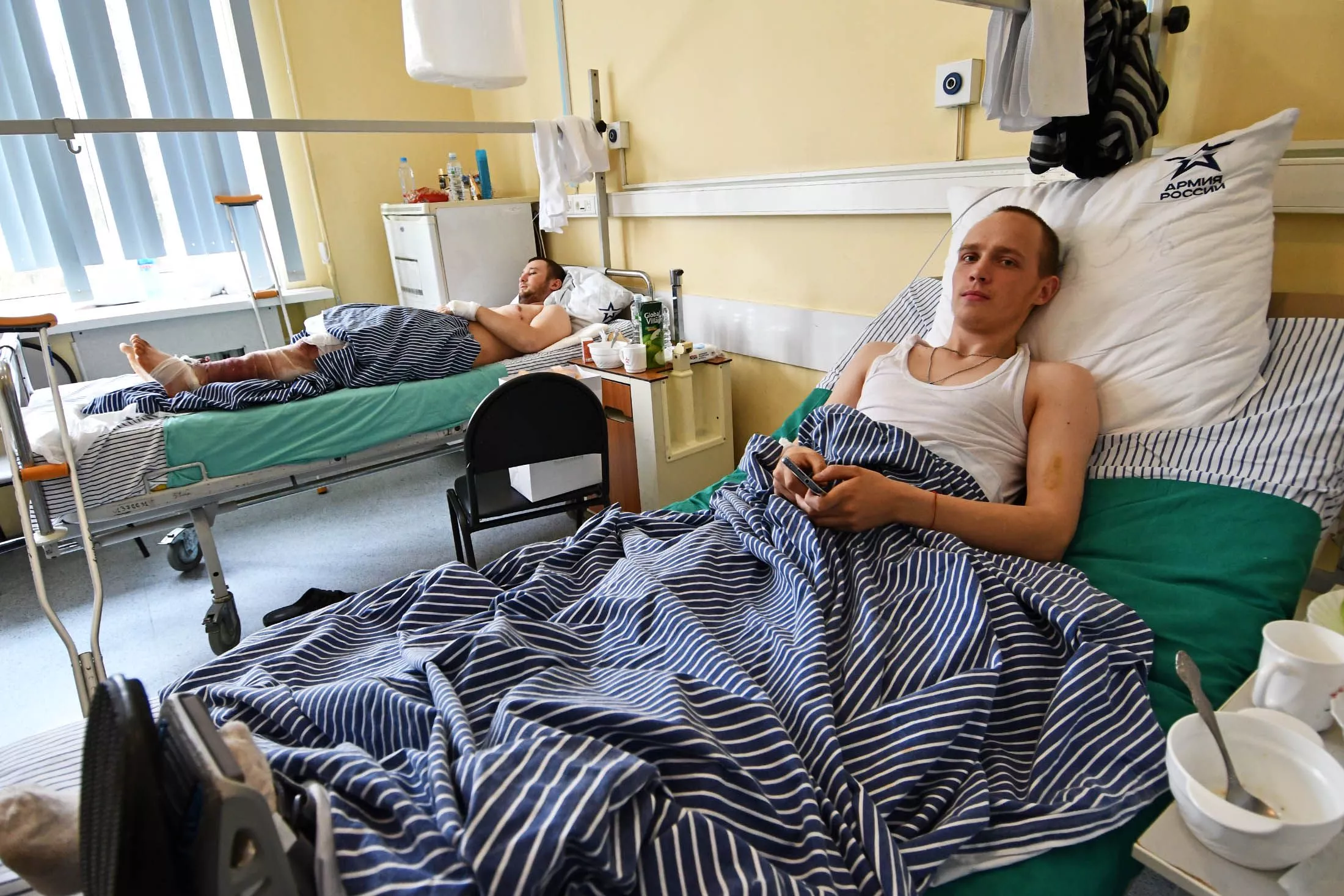 Раненые в больнице москвы. Раненые военные РФ на Украине 2022 в госпитале Бурденко. Госпиталь с ранеными солдатами РФ.