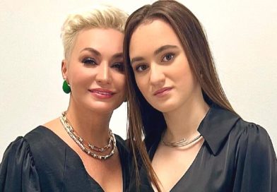 15-летняя дочь певицы Кати Лель приняла участие в шоу «Секретный артист»