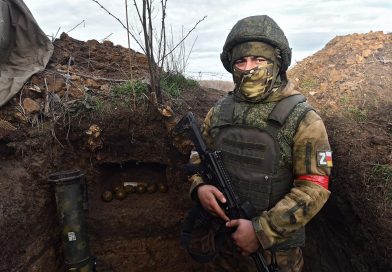 Бойцы ВС РФ обманули дрон ВСУ и спасли раненого товарища