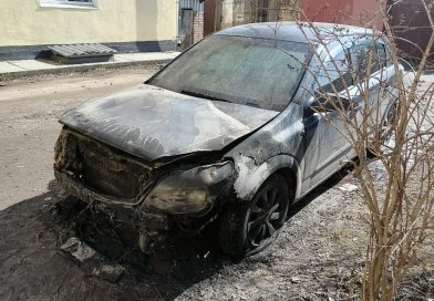 Безработный челябинец дерзко сжег во дворе соседскую Audi Q7