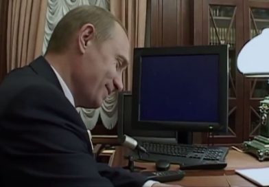 Автор «Короны» снимет фильм про Путина и Березовского