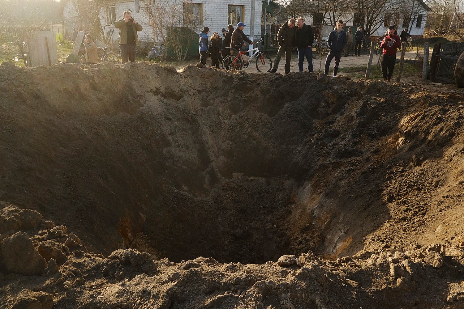 Фото воронок от взрывов