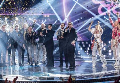 В шоу «ВИА Суперстар» на канале НТВ победили сразу два коллектива
