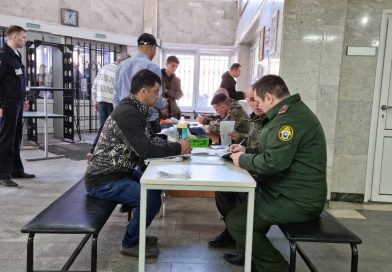 Военные в Кольцово вручили повестки мигрантам, не состоявшим на учете