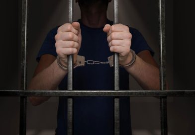В Германии мужчину посадили в тюрьму за секс в церкви и мошенничество