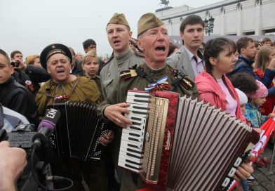 Полякам  придется петь военные песни до последнего «Орешника»