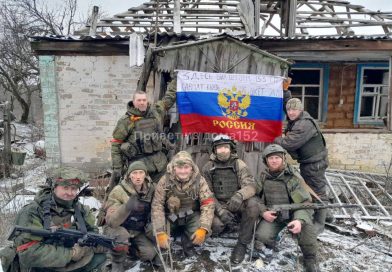 «РВ-видео»: Бойцы России подняли флаг РФ над селом Клещеевка в ДНР