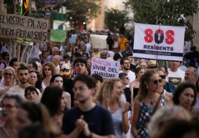 Жители Испании устроили митинг против туризма и попали на видео